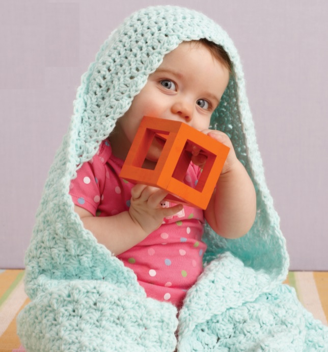 Couverture à capuche pour bébés – Allô crochet (par 3 petites mailles)
