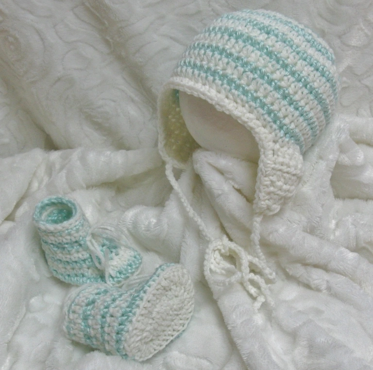  Chaussons et bonnet péruvien pour bébé 